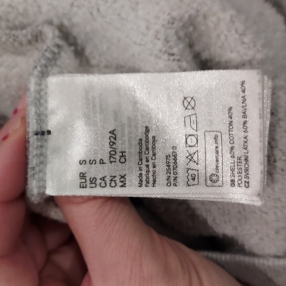 Disney Gray with Black Outlined Micky Mouses Red Embroidered Mickey Size Small - Picture 8 of 12